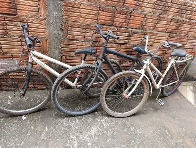 Bicicletas para arrumar ou retirar peças