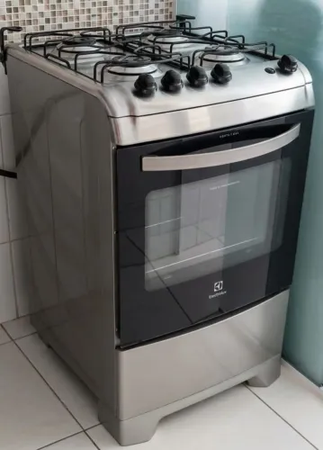 Fogão Electrolux, 4 bocas, modelo 52SXC em inox