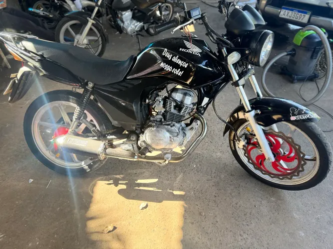 Vende-se moto só pegar e andar 