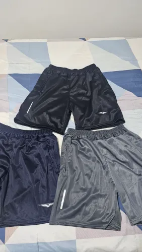 Vendo esse kit com três bermudas novas. Tamanho GG, mas veste G