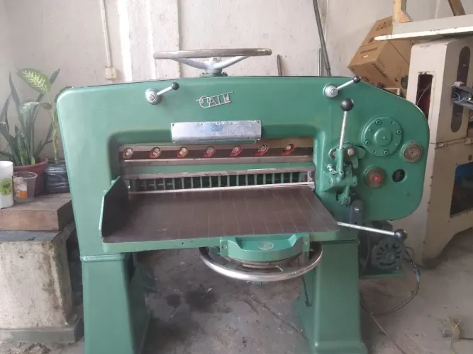 Guilhotina Catú S80 para corte linear para gráfica