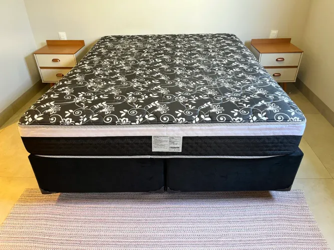 Cama Box com Mesa Cabeceira