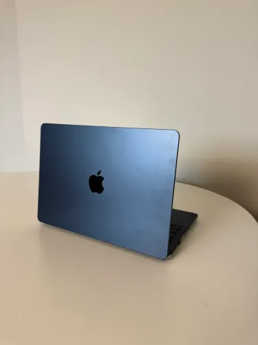 Macbook Air M2 8gb RAM 256gb SSD