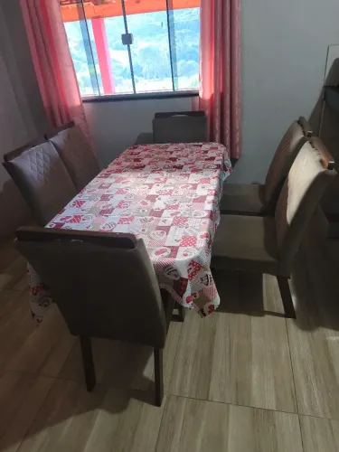 Mesa de jantar com 6 cadeiras 