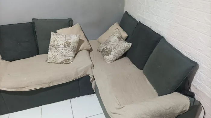 Vendo 2 sofás de 2 e 5 lugares
