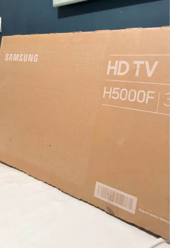 Smart TV Samsung 32" HD Tizen HDR Wi-Fi HDMI Bivolt Preta LACRADO