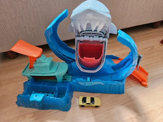 Pista Hotwheels City Robô Tubarão 