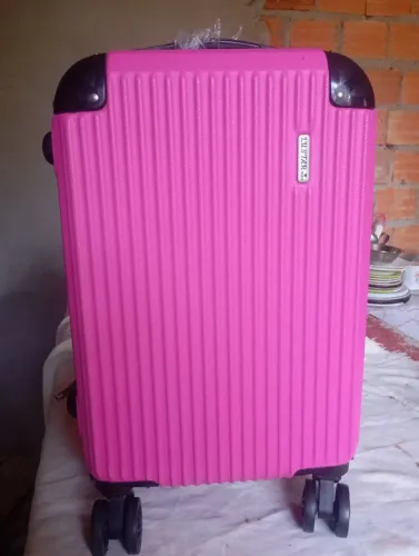 Mala usada uma vez ela e pequena