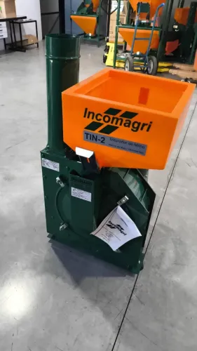 triturador de ração Incomagri 1400kg por hora com motor Blindado 10CV 