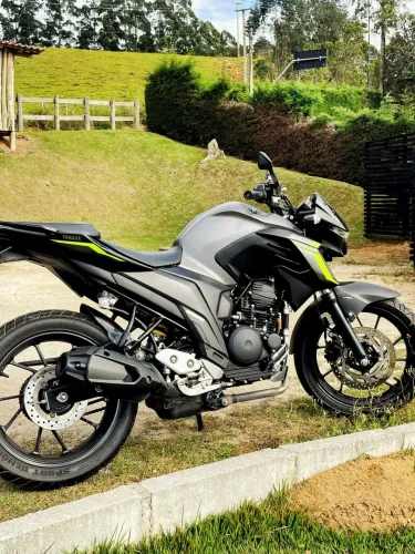Moto Fazer 250 impecável