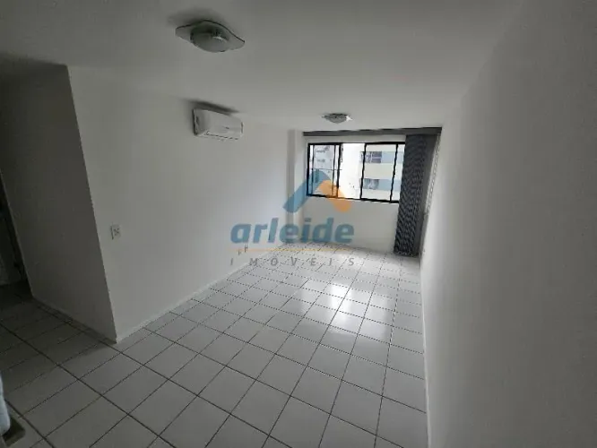 Apartamento com 02 quartos na Jatiuca a 02 quadras da praia