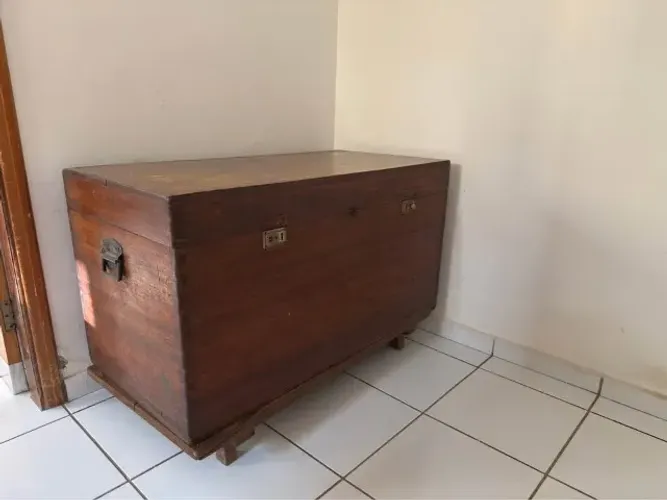 Baú rustico século XIX, raridade, excelente estado.