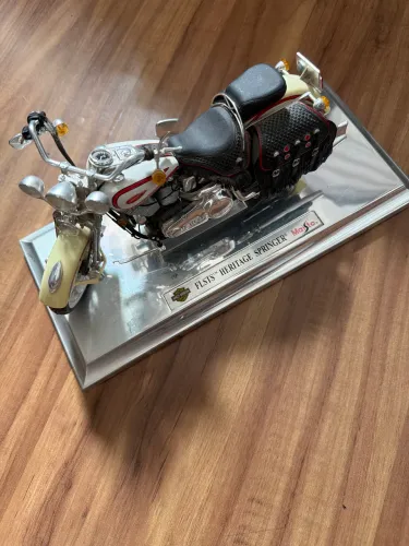 miniatura da Harley-Davidson FLSTS Heritage Springer maisto + BMW