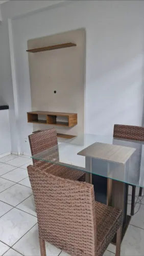 Apartamento semi mobiliado