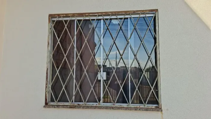 Vende - se 04 Grades Para Janelas de Casa: