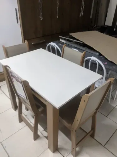 Mesa com 4 cadeiras