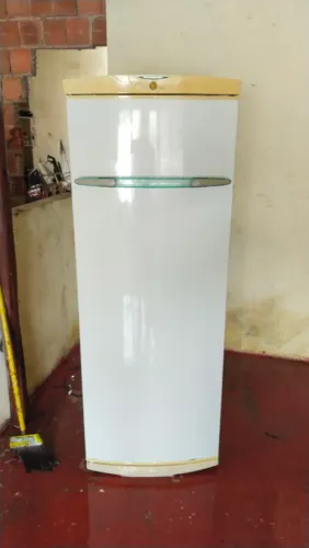 Freezer vertical 280 l Brastemp tel * não entrego