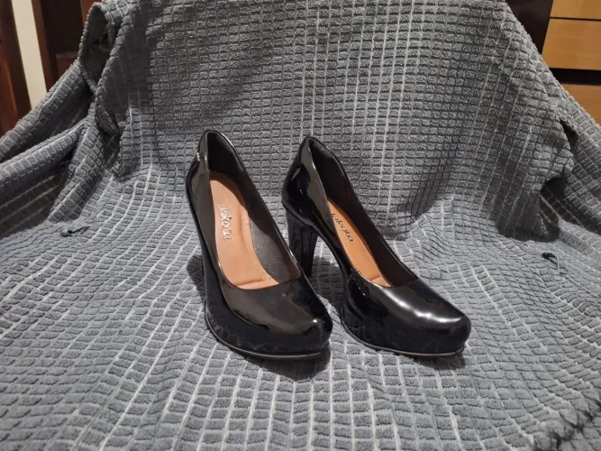 Sapato preto de salto 37