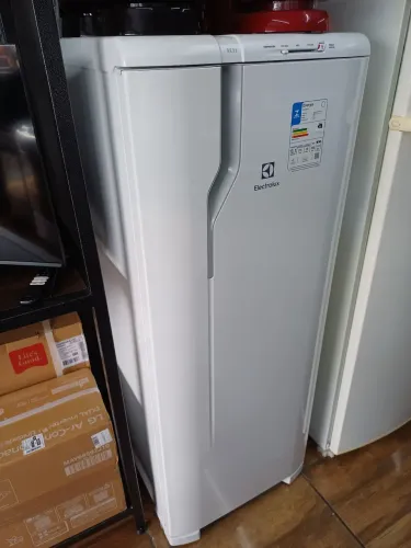 Geladeira Electrolux RE31 Nova
