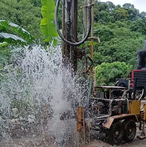 Poço artesiano (perfuramos rocha)