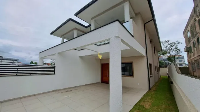 Excelente opção de moradia 3 Dormitórios na praia de Canasvieiras! REF: 314