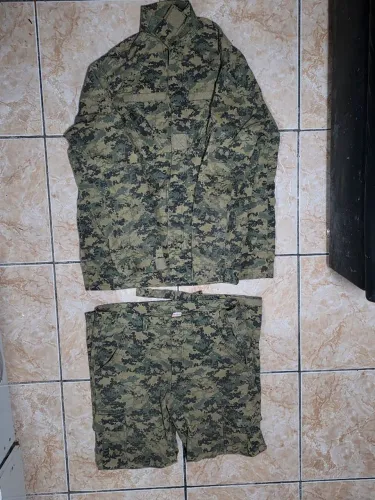 Roupas e acessórios farda