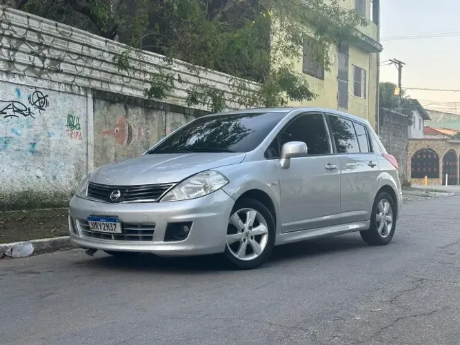 Nissan Tiida SL 1.8/1.8 Flex 16V Mec. 2013