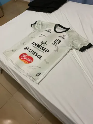 Vendo camisa Maringá fc toda autografada de 2022