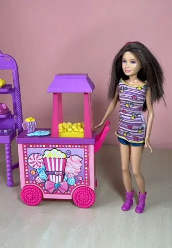 Barbie Skipper com carrinho de pipoca 2013