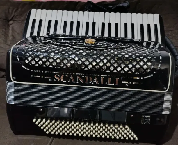 Sanfona/acordeon Scandalli Cordovox 120 baixos 