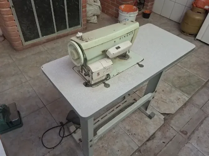 Maquina de costura singer