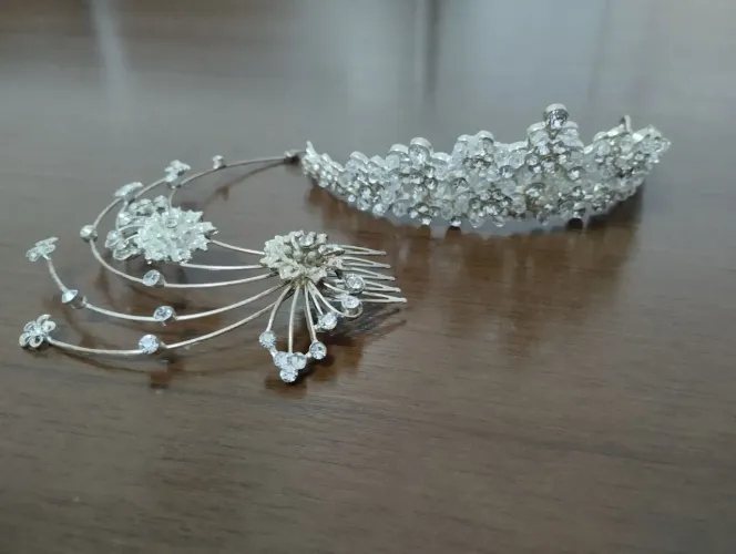 Tiara e Presilha para Penteado de Noiva