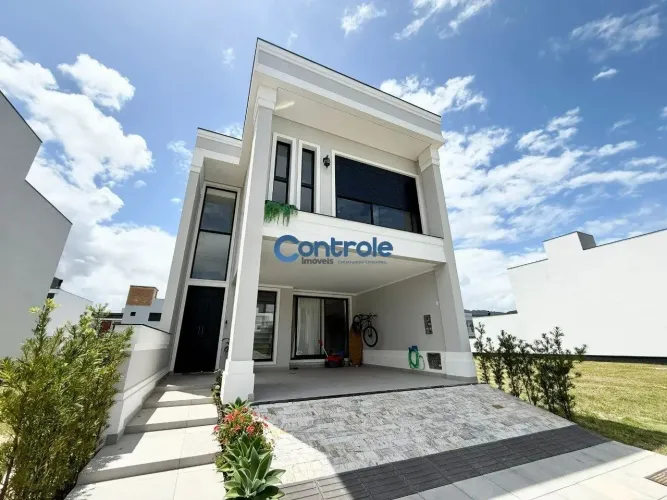 Excelente casa com 03 dormitórios no condominio Acqua no Delta ville / Biguaçu