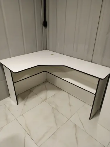 Mesa de canto para escritório