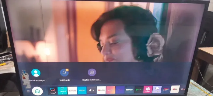 Vende-se uma TV com avarias Samsung smart compere o controle não dou garantia uma linha no