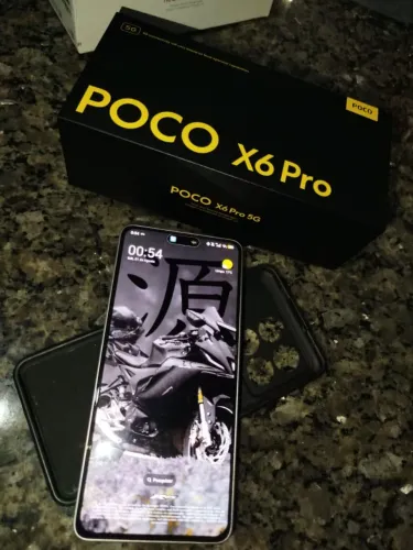 VENDO POCO X6 PRO 512+ CAPINHA ORIGINAL + CARREGAR ORIGINAL + 2 CAPINHA + 1 PELÍCULA EXTRA