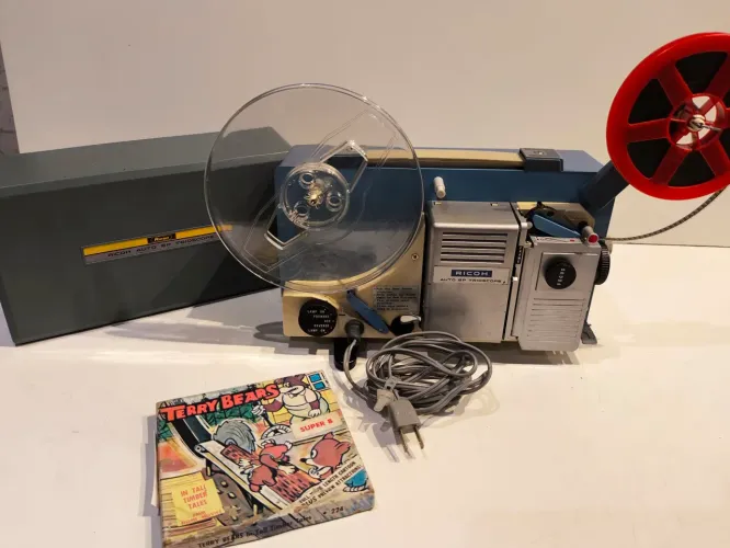 Projetor   RICOH AUTO 8 TRIOSCOPE + FILME TERRY BEARS - super 8 