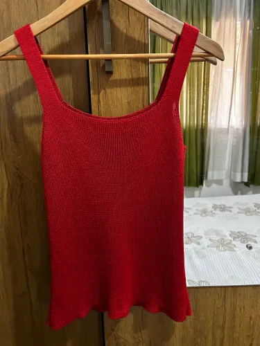 Camiseta tricô vermelha tamanho único