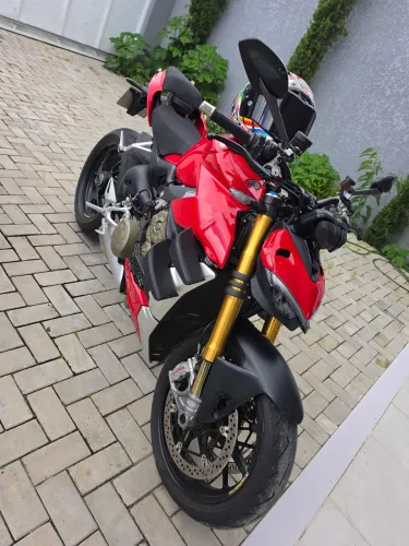 Ducati streetfighter v4s