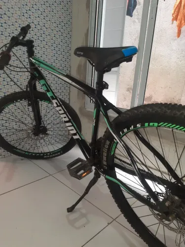 Bicicleta aro 29 pouco tempo de uso