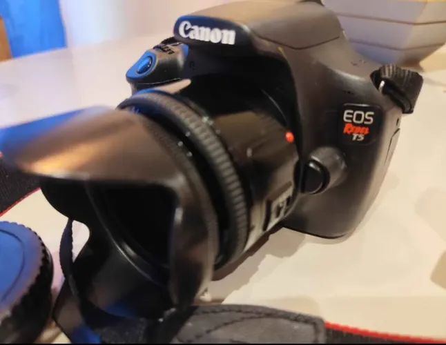Camera Canon T5 lente 50mm 1.8