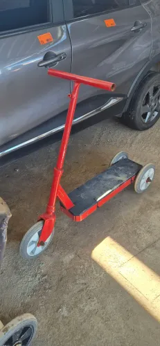 Patinete de metal