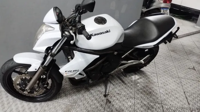 Kawasaki ER 6N ABS 2011 excelente estado, financia.