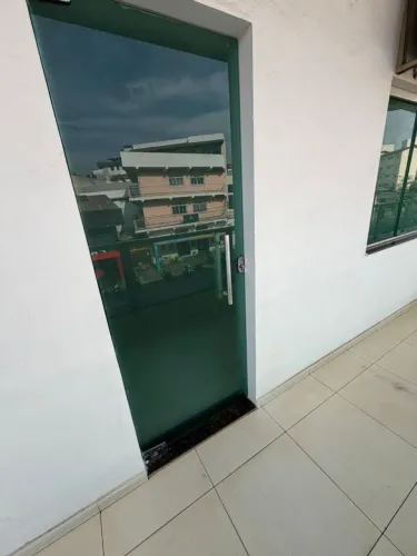 Atenção Empresários! Sala 28m² com Ar e Banheiro em Localização Estratégica.