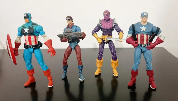 Lote Bonecos Action Figure Marvel Universe 11cm Hasbro - Capitão América, Bucky, Zemo.