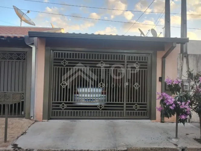 Casa Padrão à Venda em São Carlos - Cidade Aracy