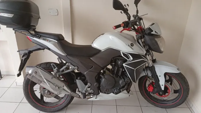 Dafra Next 250 2015 | 67.723 km | Pneus e bateria novos