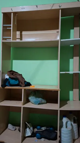 Estante pra doação (está velhinha mas pra quem não tem ela serve bastante)
