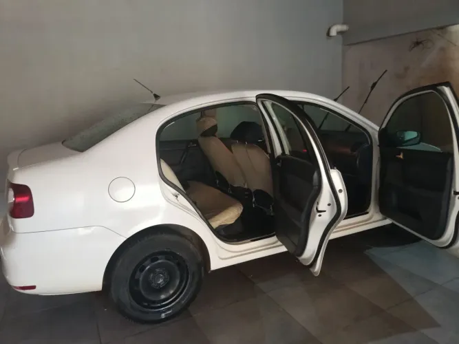 Volkswagen Polo Sedan 1.6 MI Total Flex 8V 4P 2013