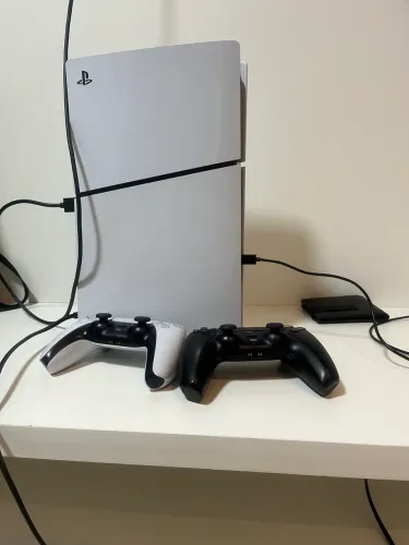 Ps5 slim + 2 controles